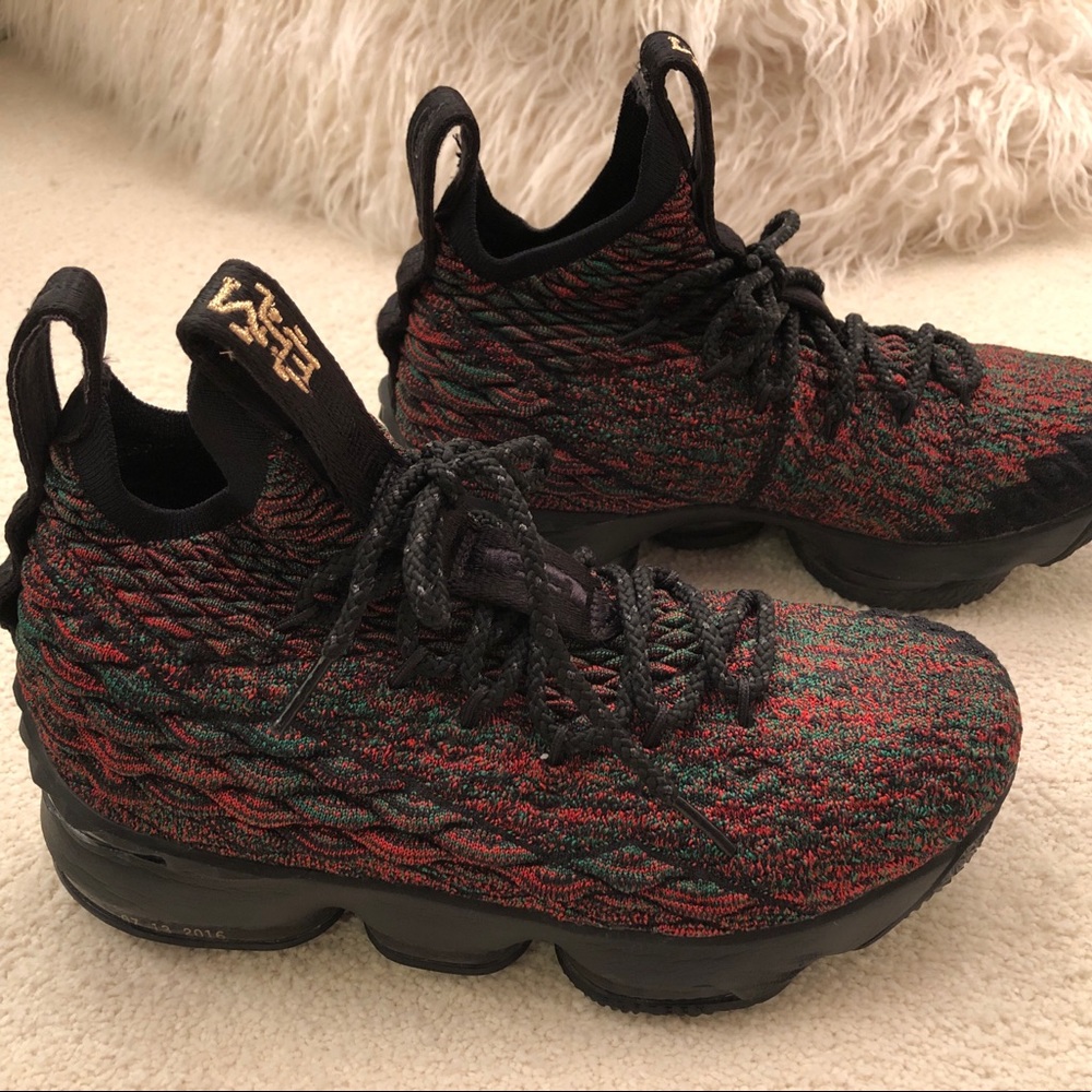 Nike LeBron 15